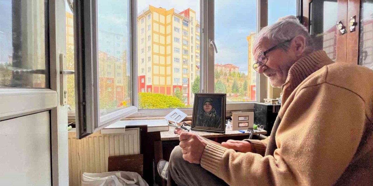 Ölen Eşinin Acısını Unutmak İçin Kendini Maket Ev Yapmaya Adadı