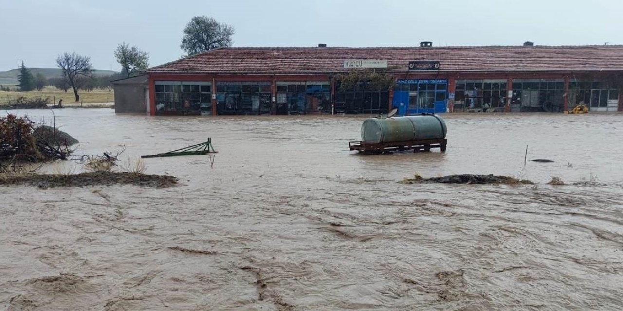 Kulu’da Sağanak Yağmur Ve Şiddetli Rüzgar Etkili Oldu