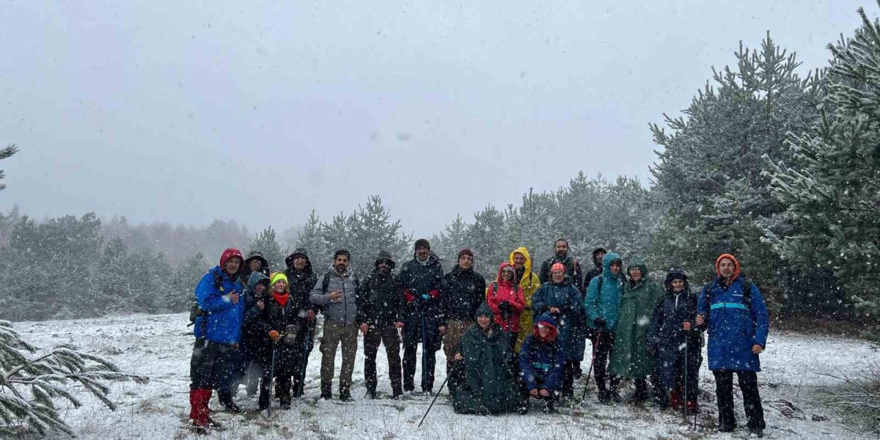 Kar Yağışı Eşliğinde 13 Kilometre Yürüyüş