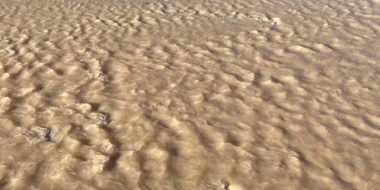 Yağmurla Dereler Suyla Buluştu, Çaylar Coştu