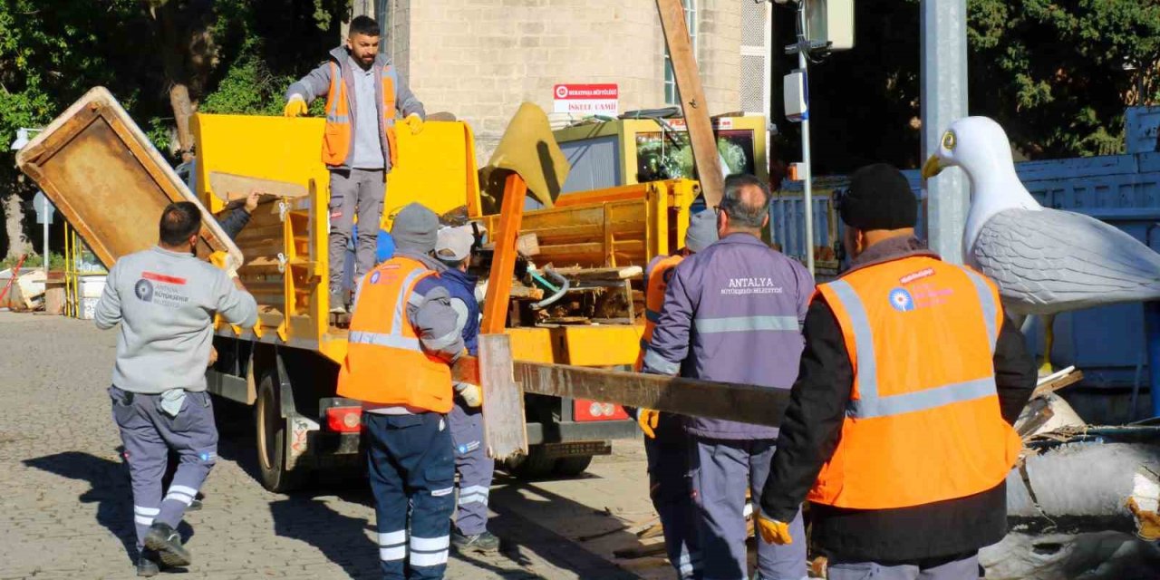 Büyükşehirden Fırtınanın İzlerini Silmek İçin Hummalı Çalışma