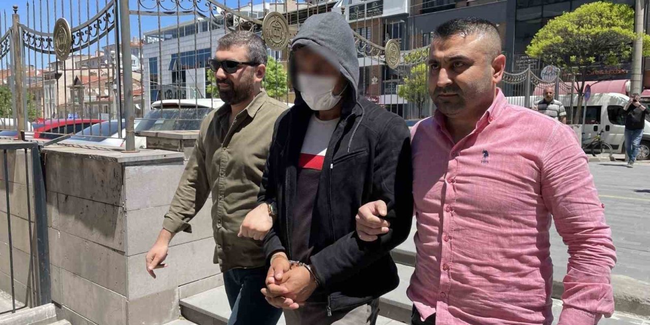 Annesini Öldüren 15 Yaşındaki Çocuğun Ve Babasının Yargılandığı Dava Ertelendi