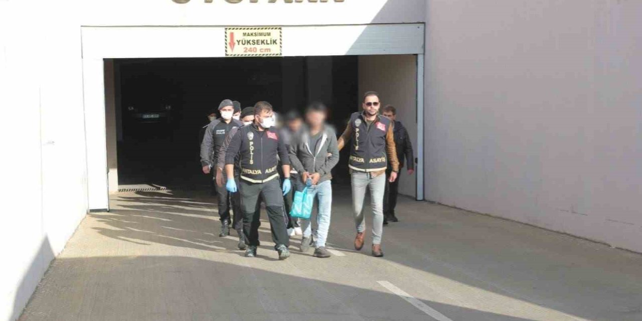 Antalya’da 171 Aranan Şahıs Yakalandı