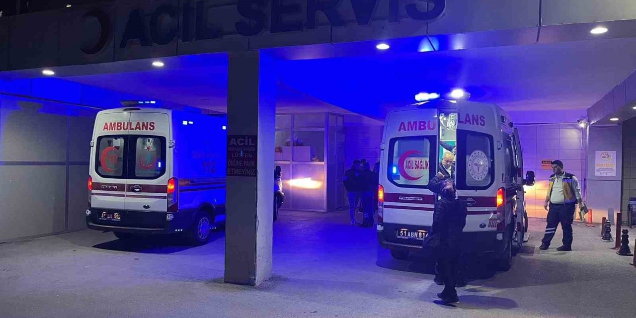 Niğde’de 10 Yerinden Bıçaklanan Genç Ağır Yaralandı