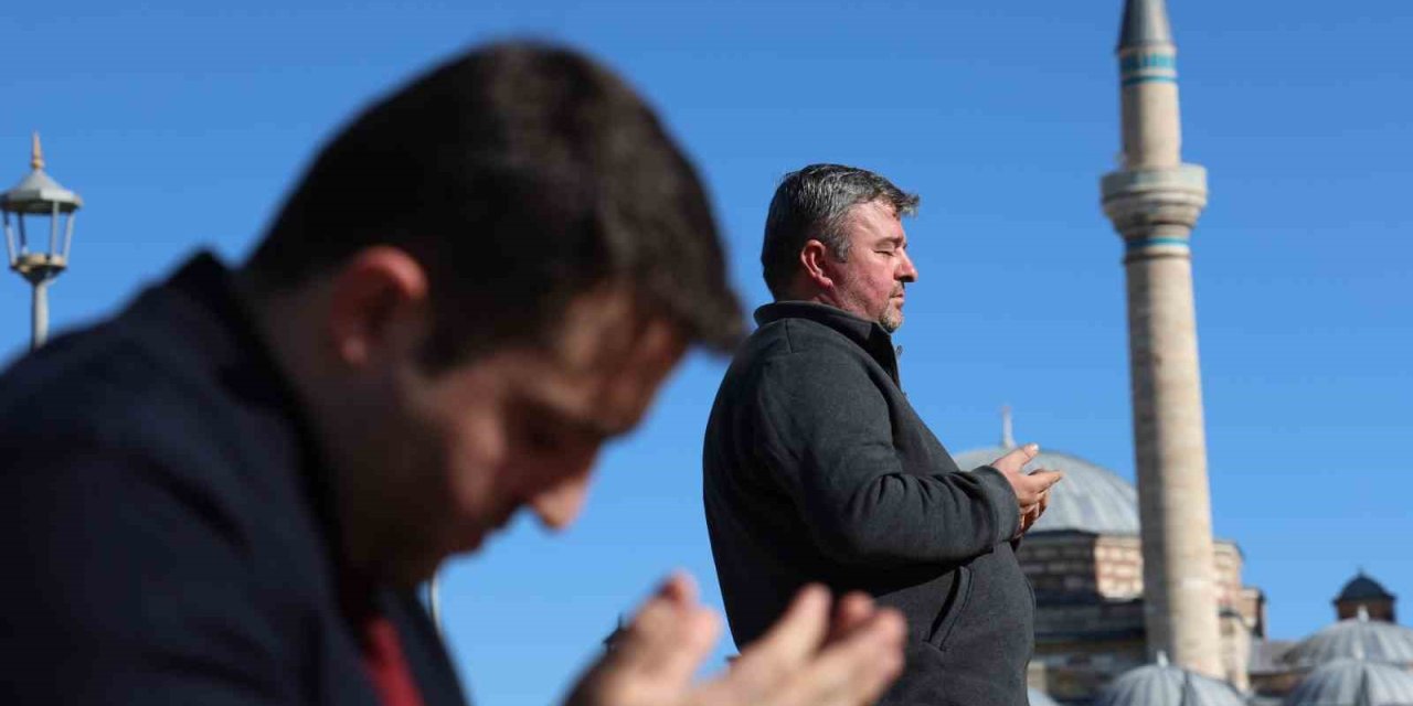 Konya’da Cuma Namazı Sonrası Filistin İçin Dua Edildi