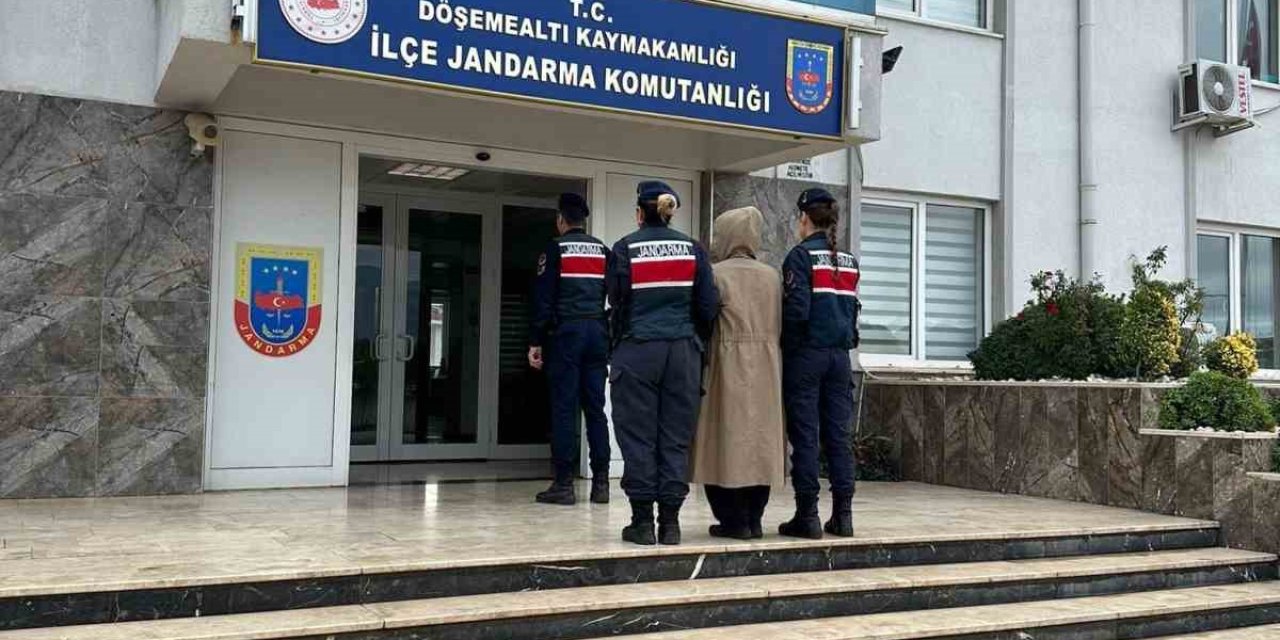 Hakkında 42 Yıl Kesinleşmiş Hapis Cezası Bulunan Kadın Tavan Arasında Yakalandı