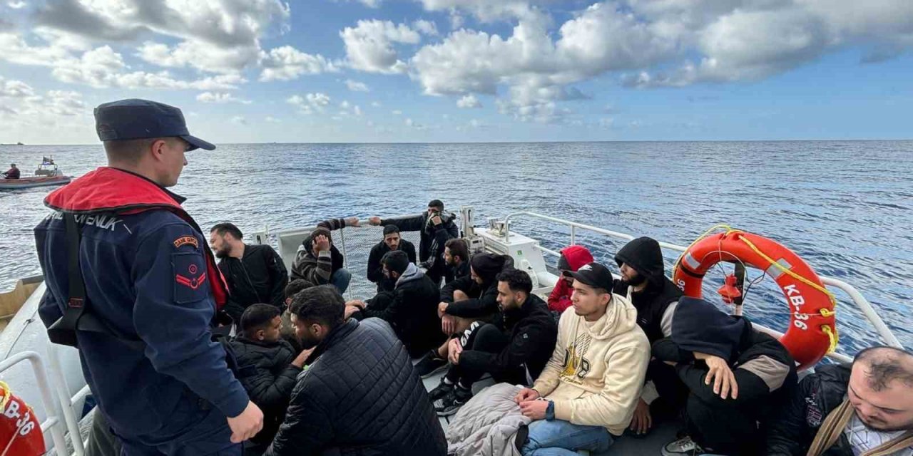 Antalya’da Ülkeyi Terk Etmeye Çalışan 22 Düzensiz Göçmen Yakalandı