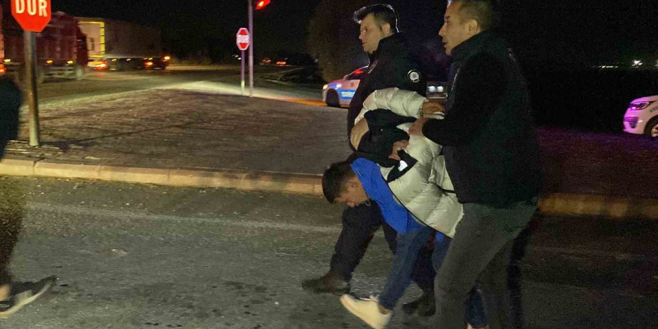 Habersiz Aldığı Teyzesinin Aracıyla Polisten 60 Kilometre Kaçan Hırsızlık Şüphelisi Yakalandı