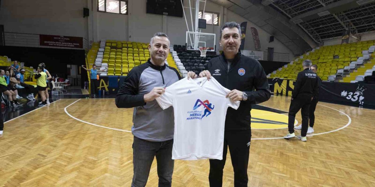 Kadın Basketbolcular, Tüm Vatandaş Ve Sporcuları Maratona Davet Etti