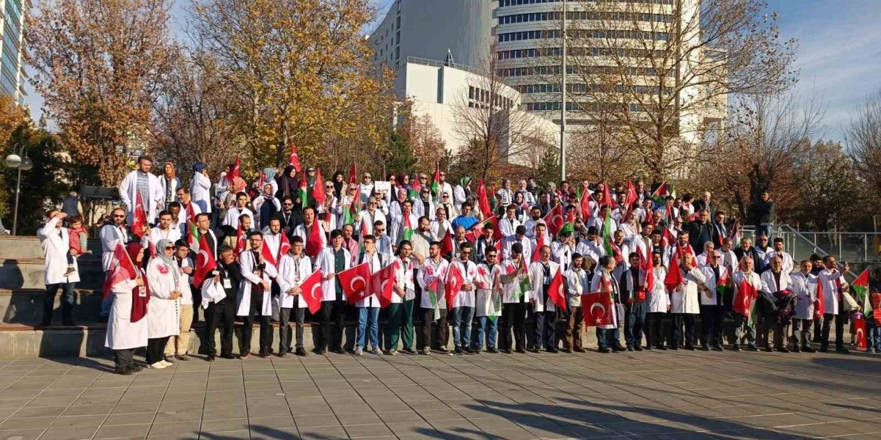 Sağlık Çalışanları Filistin İçin Yürüdü