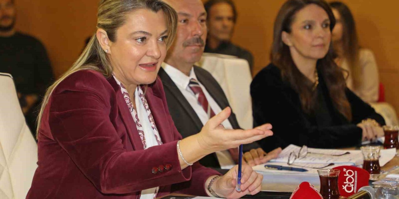 Tuncer: "kentin Görünen Yüzü, Vizyonu, Konyaaltı Sahili Yaşatılmalı"