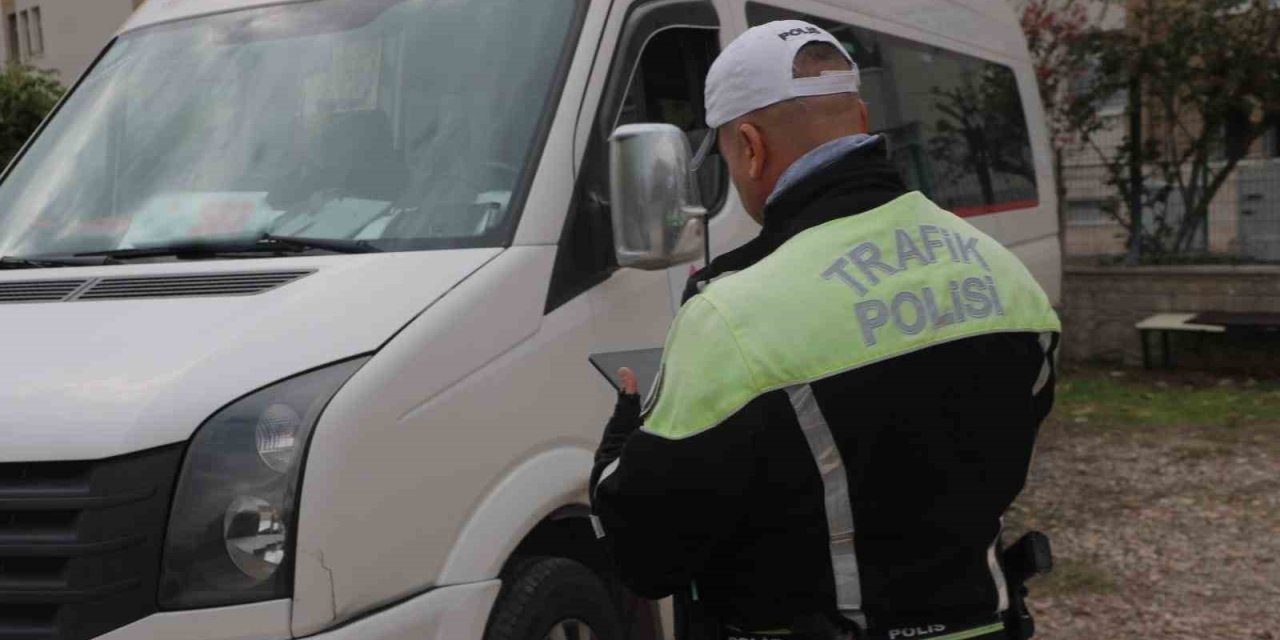 Antalya’da Polislerden Okul Çevresinde Sıkı Denetim