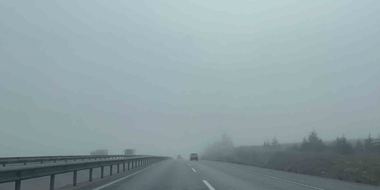 Yoğun Sis Yollardaki Görüş Mesafesini Azalttı