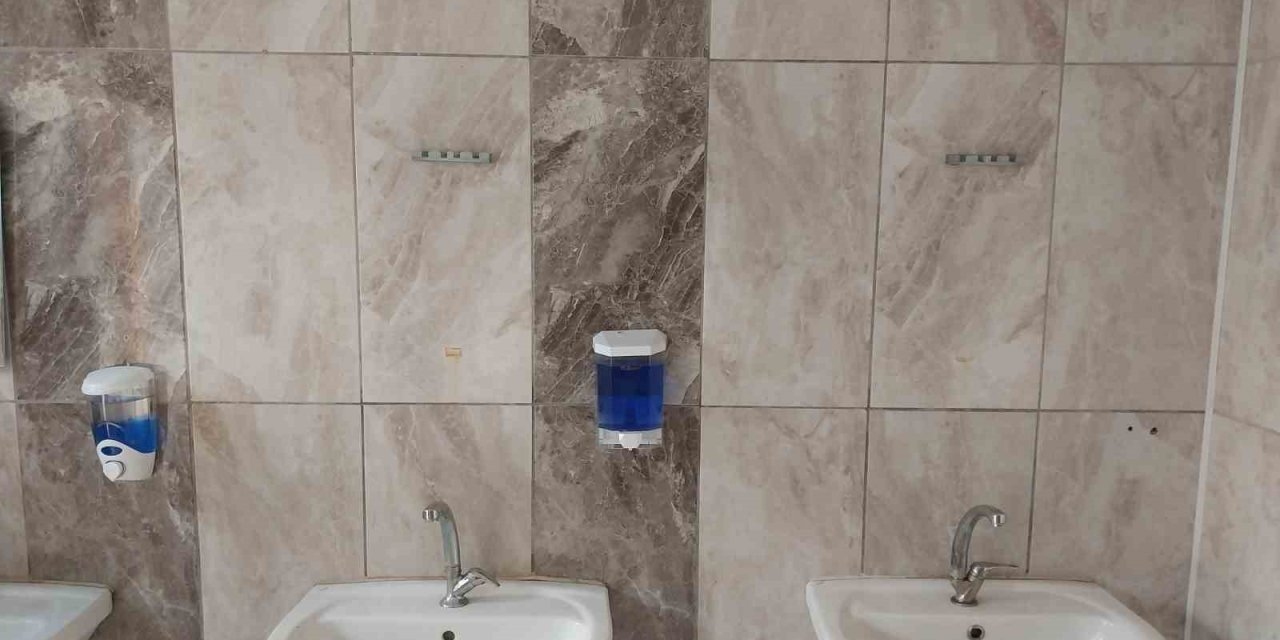 Tarihi Laal Paşa Camisinin Tuvaletinin Kapı, Pencere Ve  Aynalara Zarar Verdi