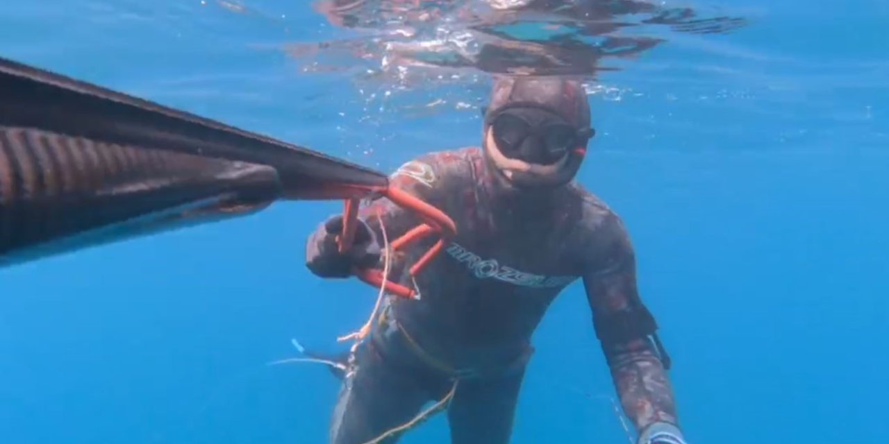 4,2 Büyüklüğündeki Depreme Deniz Altında Yakalandı, Ne Yapacağını Şaşırdı