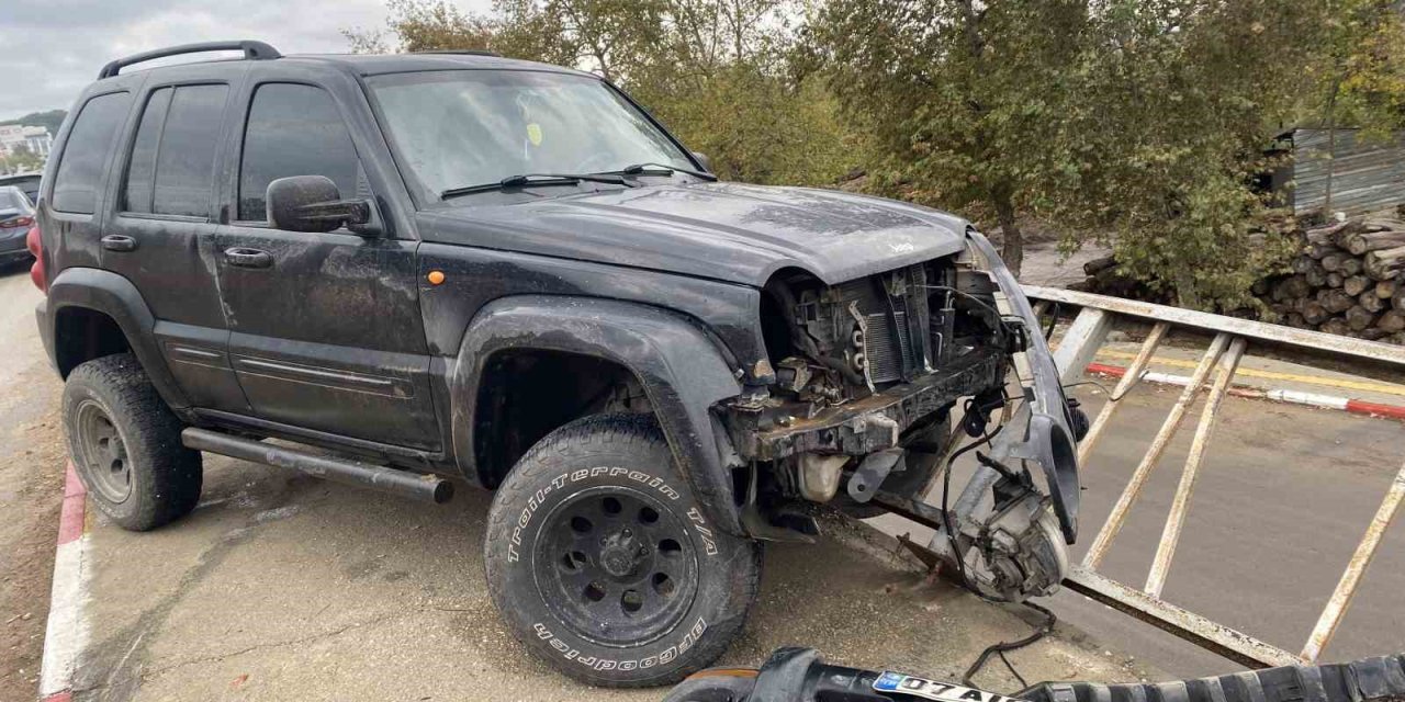 Yolda Kayan Cip Bariyerlere Çarparak Durabildi