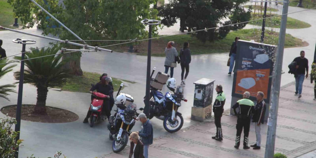 Kaldırım Ve Tramvay Yolunu Kullanan Sürücülere Ceza Yağdı