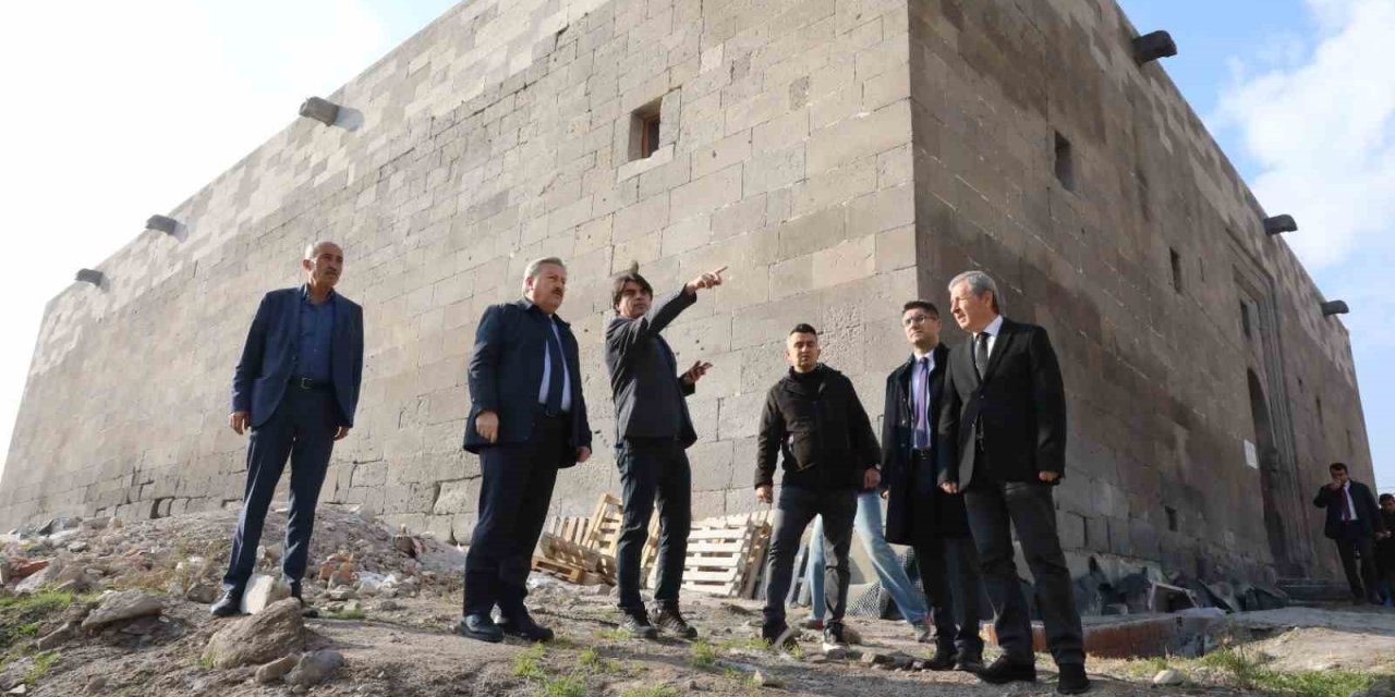 Köşk Medrese Hizmete Girmek İçin Gün Sayıyor