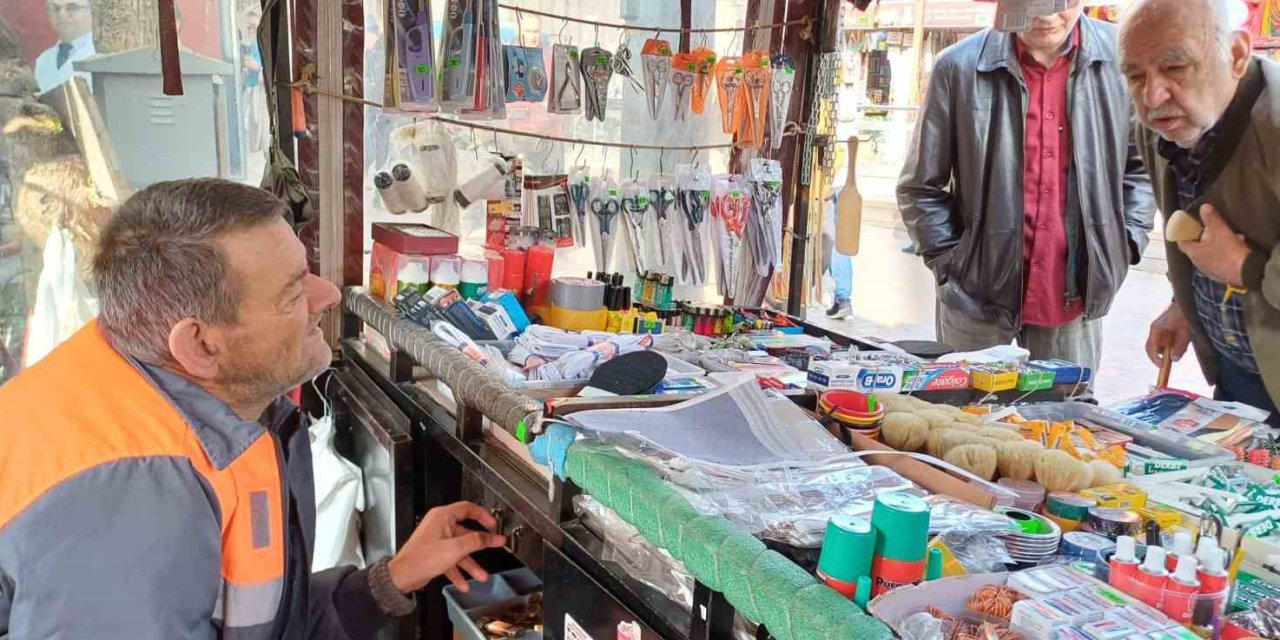 Engelli Aktaş Çocukluğundan Bu Yana Çalışıp Ekmeğini Taştan Çıkarıyor