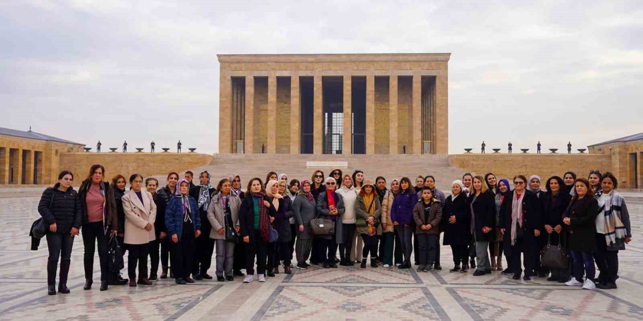 Tarsuslu Kadınlar, Kadın Hakları Günü’nde Anıtkabir’i Ziyaret Etti