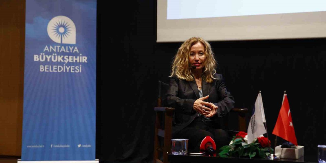 "atatürk Kızı Sabiha Gökçen" Belgeseli Antalyalılarla Buluştu