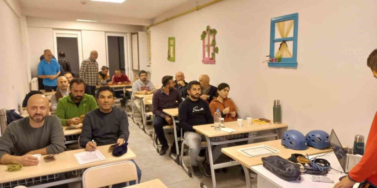 Eskişehir’de Dağcı Adaylarına Eğitim Veriliyor