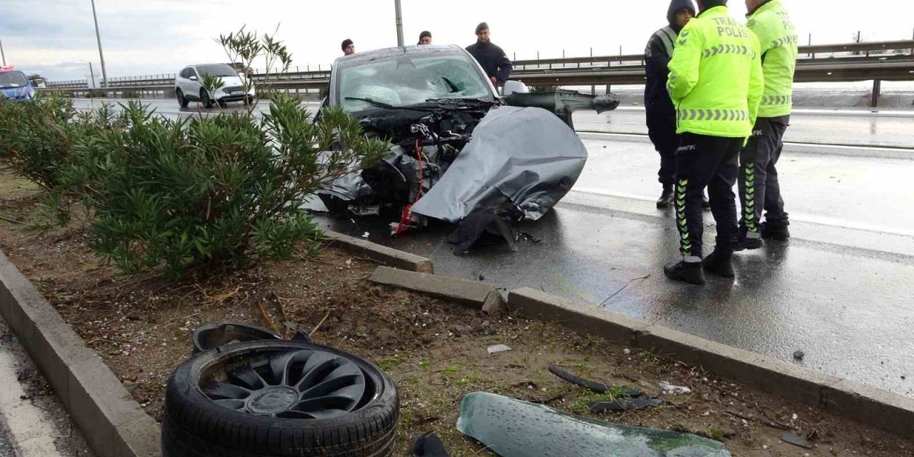 Manavgat-alanya Karayolunda Feci Kaza Ucuz Atlatıldı: 3 Yaralı