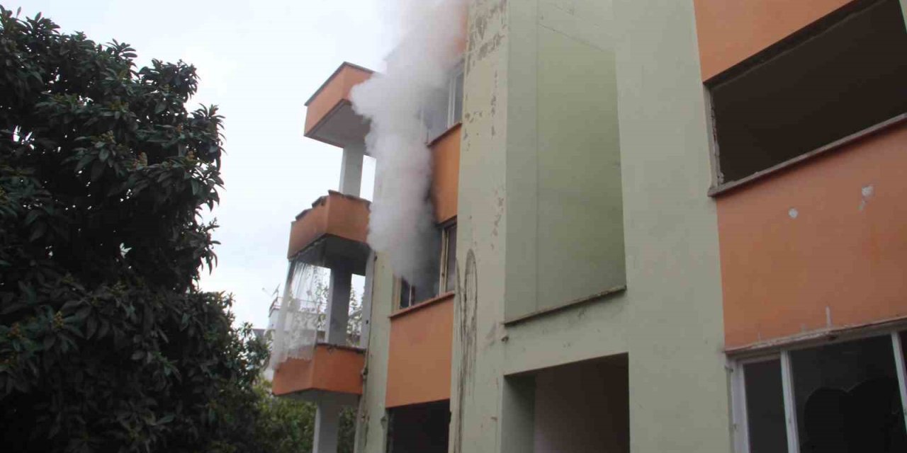 Kentsel Dönüşüm İçin Boşaltılan Binada Yangın Paniği