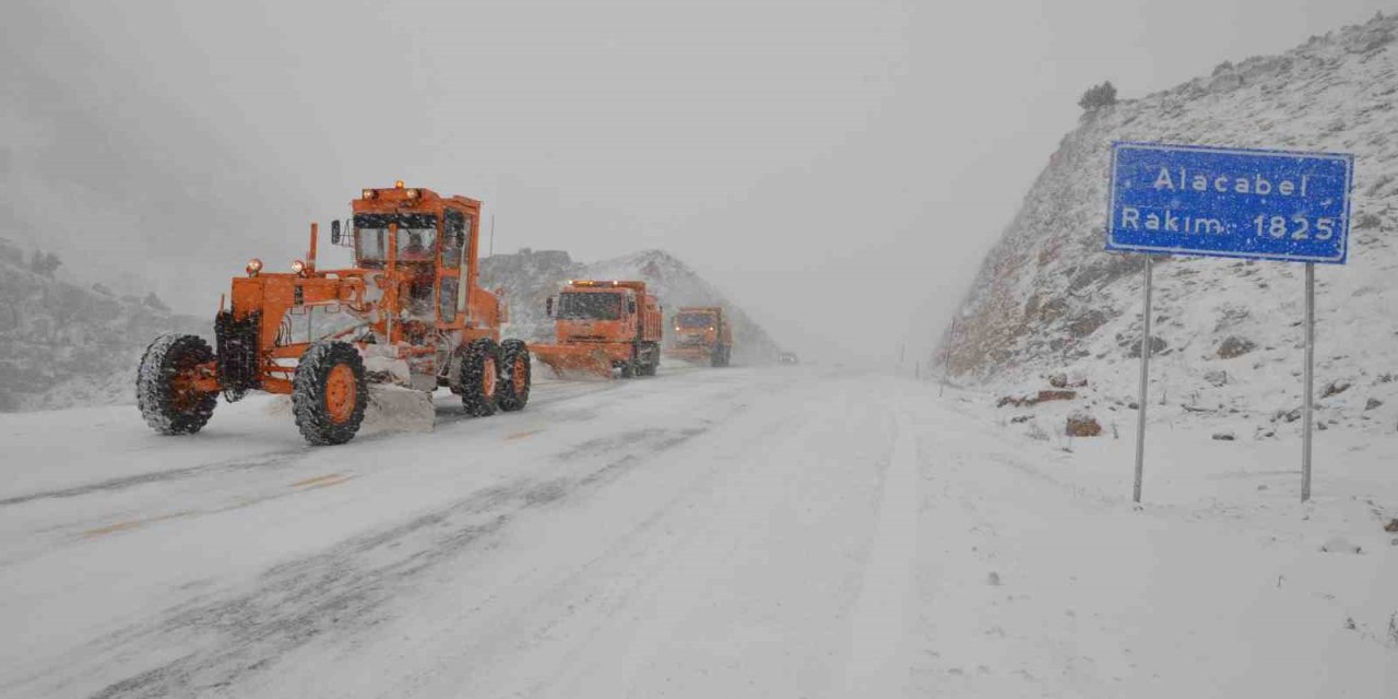 Alacabel’e Mevsimin İlk Karı Düştü