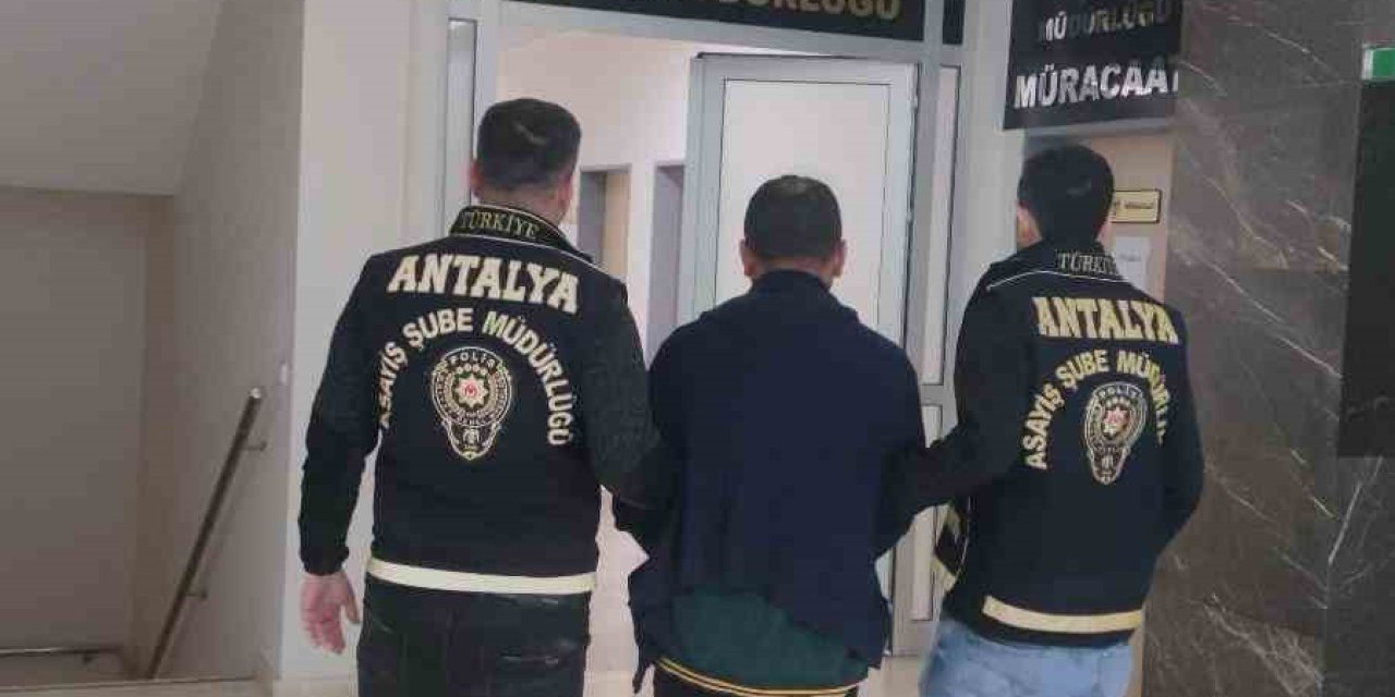 Antalya’da 53 Yıl Kesinleşmiş Hapis Cezası İle Aranan Firari Yakalandı