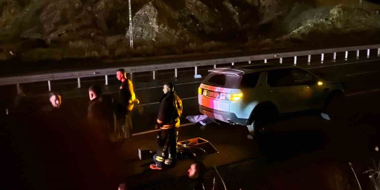 Yolun Karşısına Geçerken Otomobilin Çarptığı Anne Ve Oğlu Hayatını Kaybetti