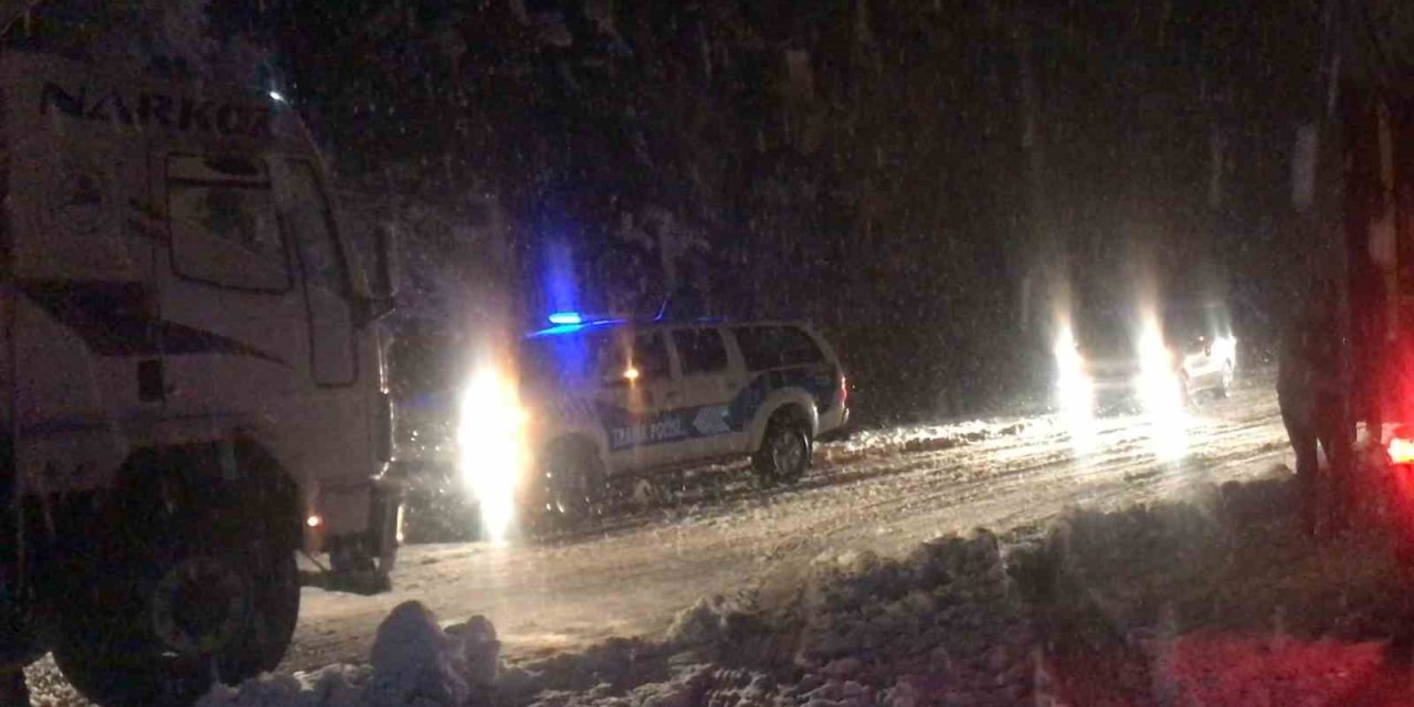 Antalya-konya Karayolunda Kar Sebebiyle Ağır Tonajlı Araçların Geçişine İzin Verilmiyor