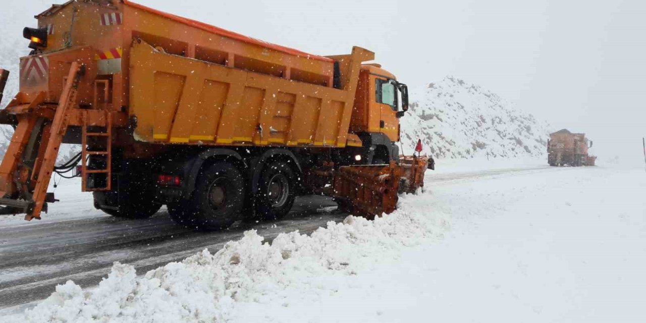 Antalya-konya Karayolu Tırların Geçişine Açıldı