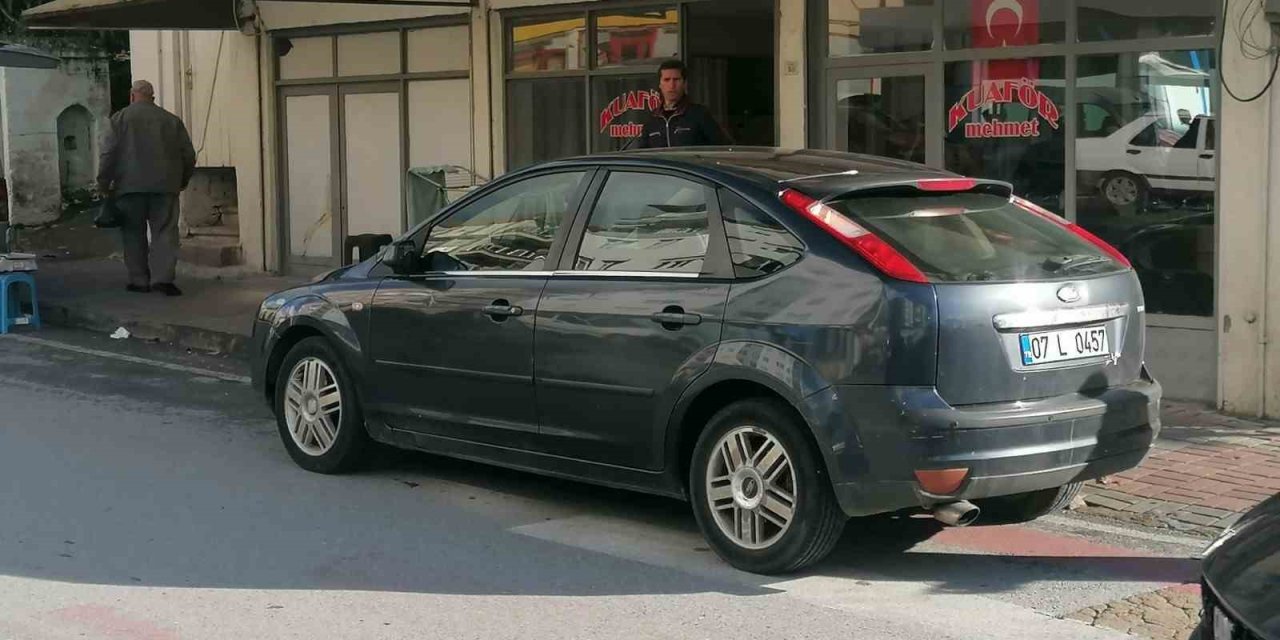 Elektrikli Scooter Otomobille Çarpıştı: 1 Yaralı