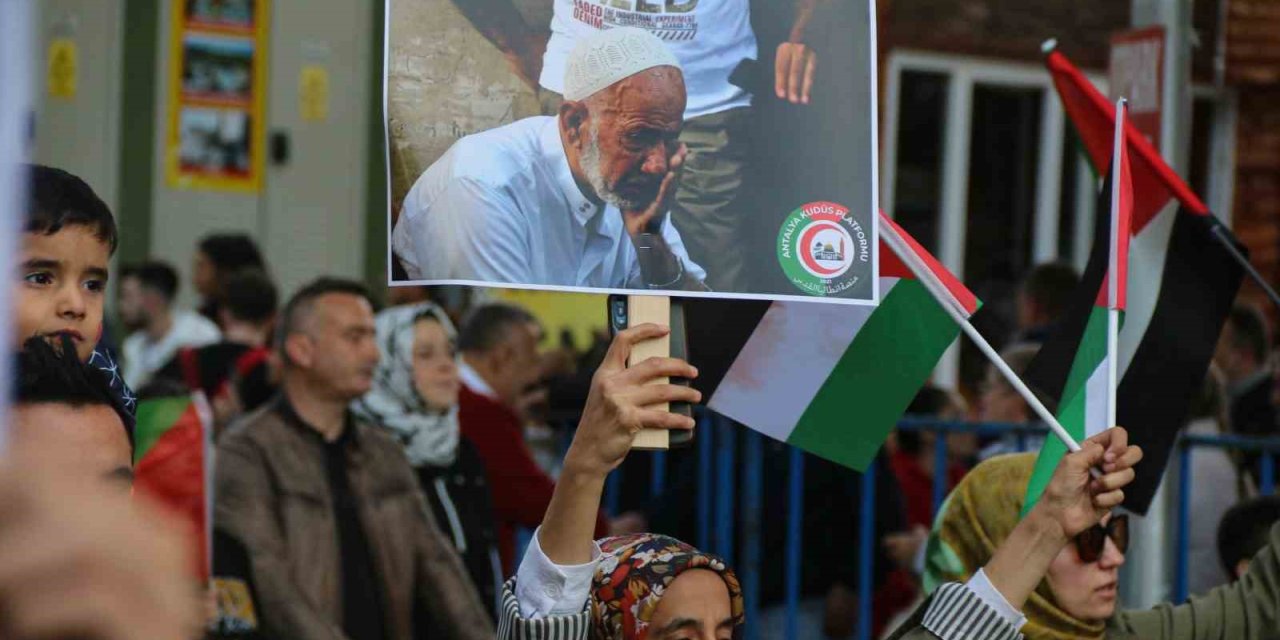 Antalya’da Binlerce Kişi Filistin’e Destek İçin Yürüdü