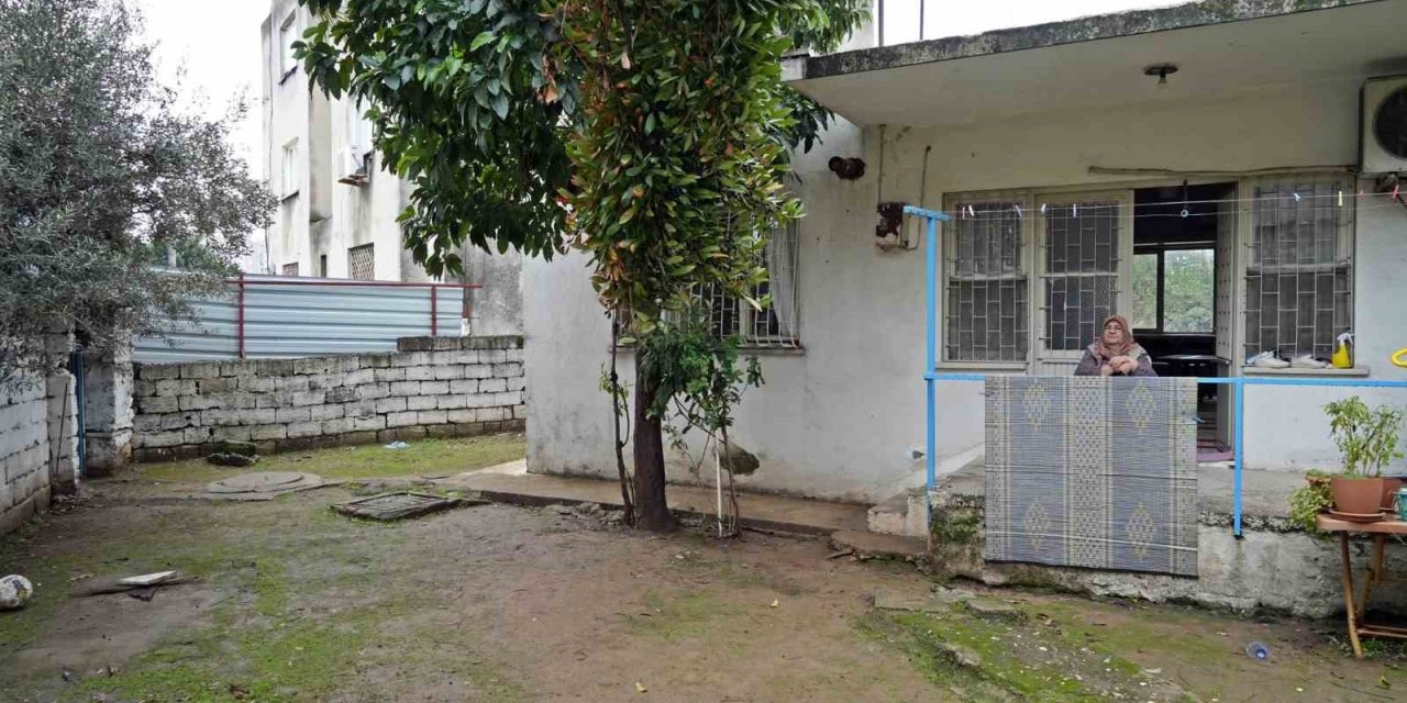 Evlerinden Caddeye Çıkabilmek İçin Kilo Almaya Korkuyorlar