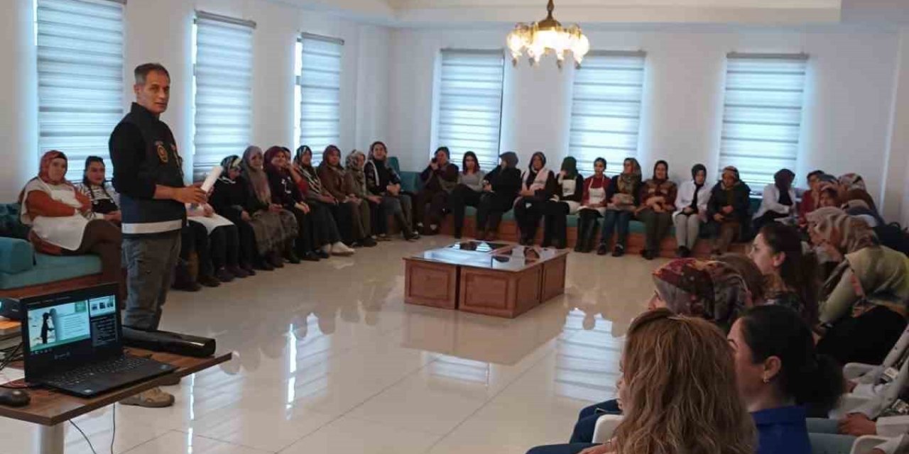 Akşehir’de "en İyi Narkotik Polisi Anne" Semineri