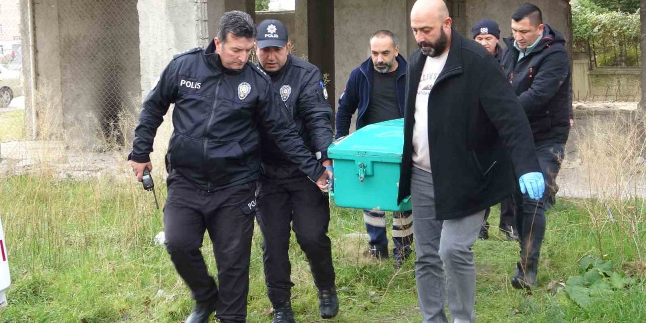 13 Yaşındaki Çocuk, Okul Arkadaşını İnşaatın Çatısında Bıçaklayarak Öldürdü