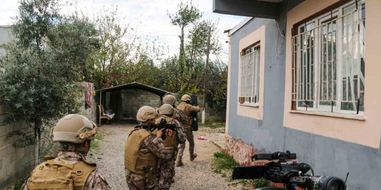 Antalya’da 250 Polisin Katıldığı Operasyonda 2,5 Kilo Uyuşturucu Ele Geçirildi