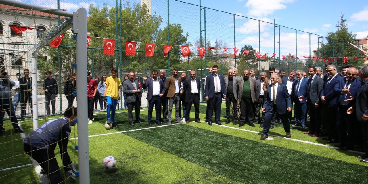 Genç Dostu Büyükşehir’den Kırsala 69 Milyon Tl’lik 135 Adet Saha
