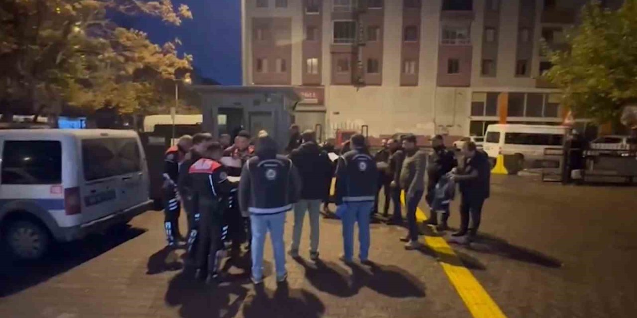 Ülkeye "yasa Dışı" Giriş Yapan 27 Şahıs Yakalandı