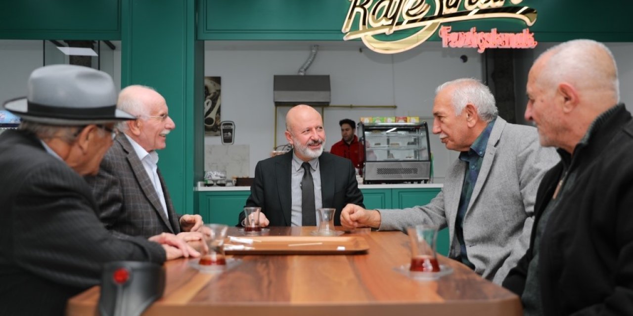 Gençlerden Başkan Çolakbayrakdar’a Hizmet Teşekkürü