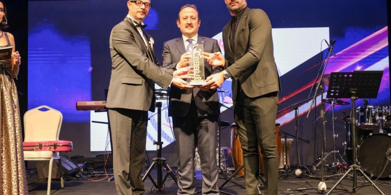 Vali Pehlivan’a ’yılın Bürokratı’ Ödülü