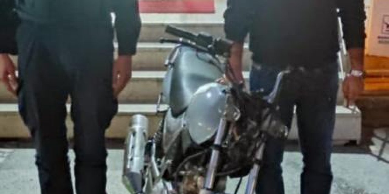 Çaldığı Kırmızı Renkli Motosikleti Maviye Boyadı Ama Jandarmadan Kaçamadı