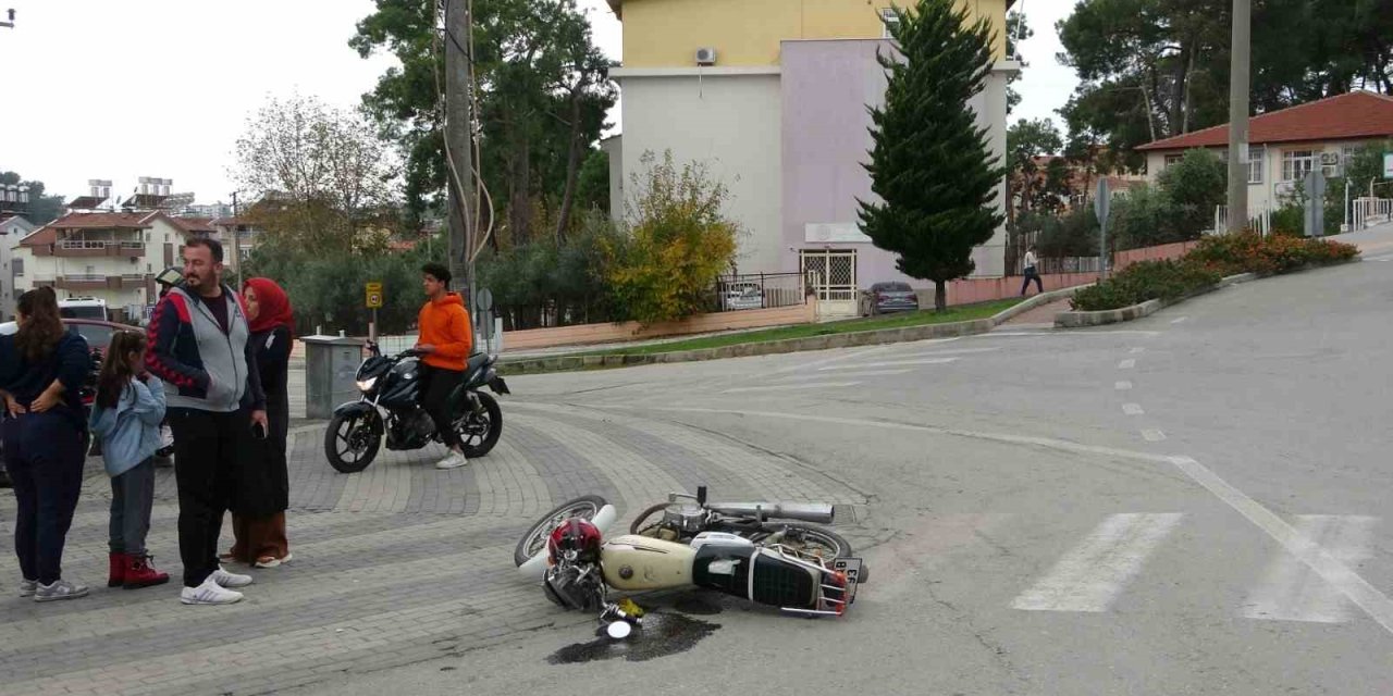 Otomobilin Çarptığı Motosiklet Sürücüsü Ölümden Döndü