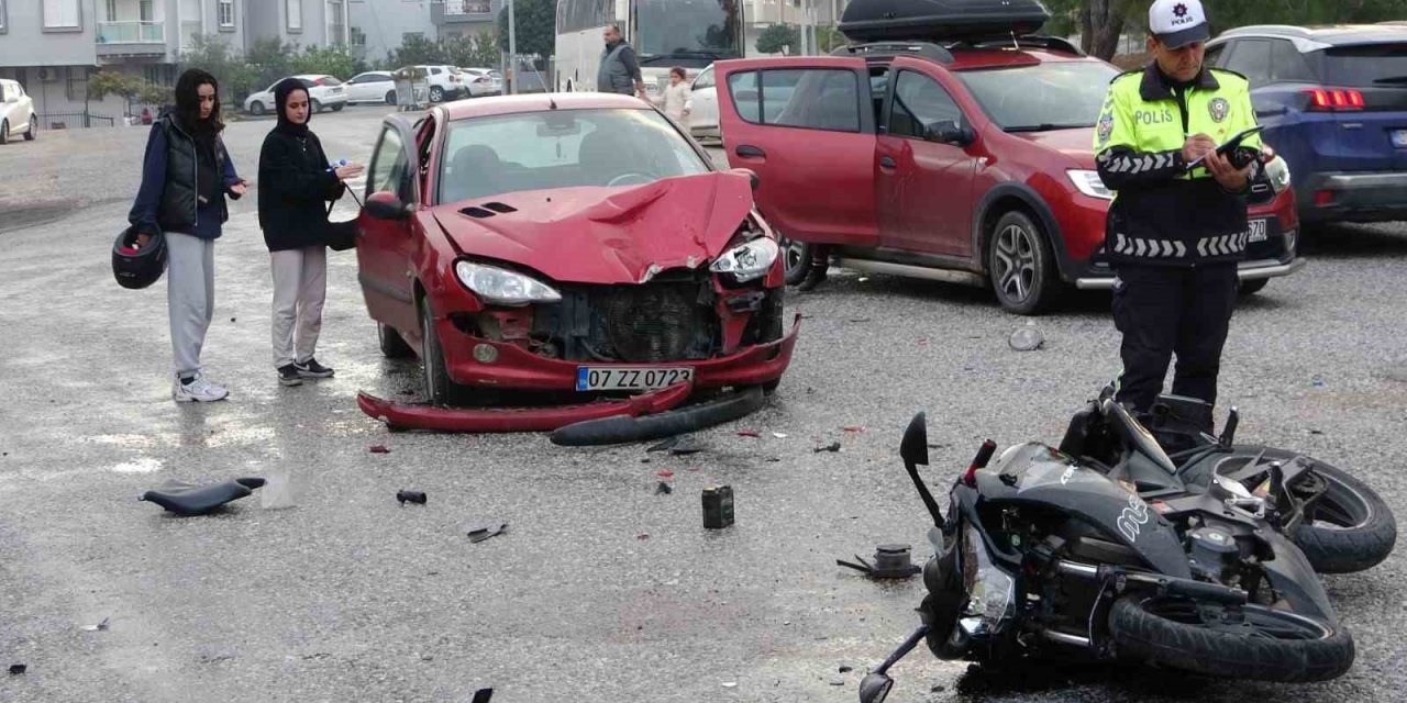 Ehliyetsiz Sürücülerin Kazası Hastanede Bitti