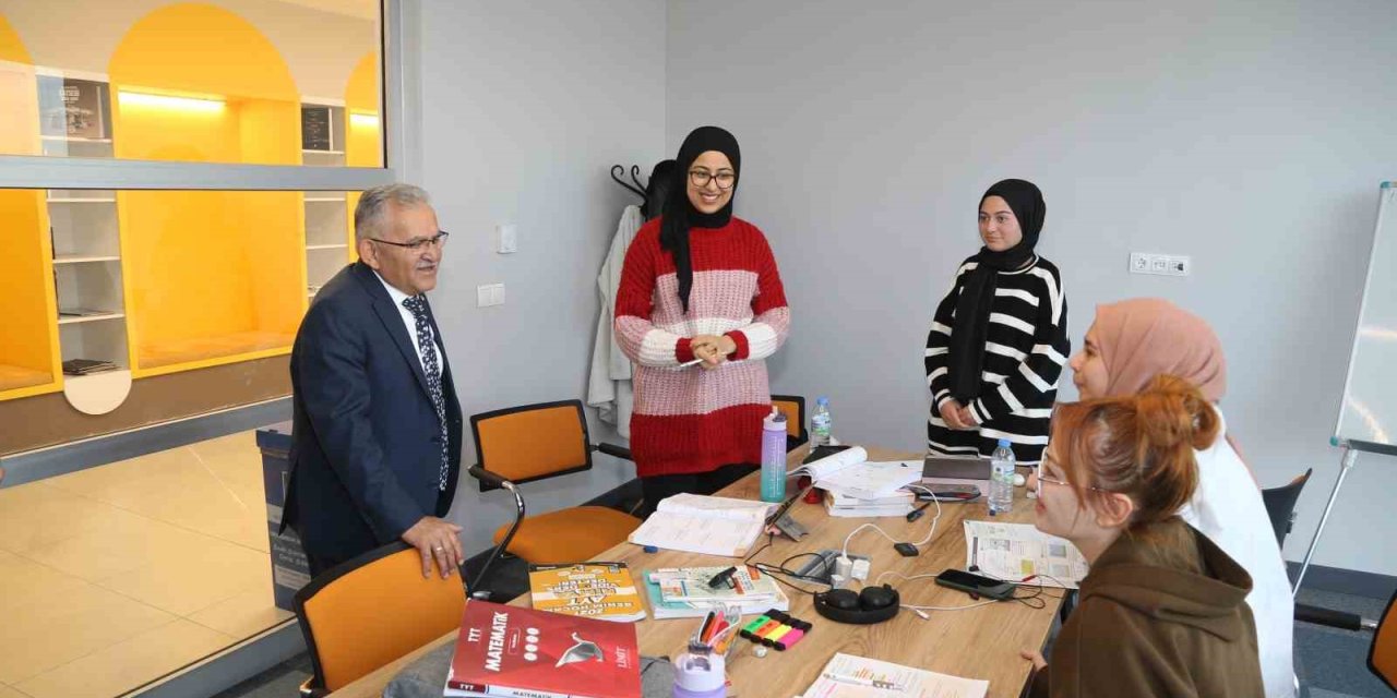 Başkan Büyükkılıç, Gençlerle Bir Araya Geldi