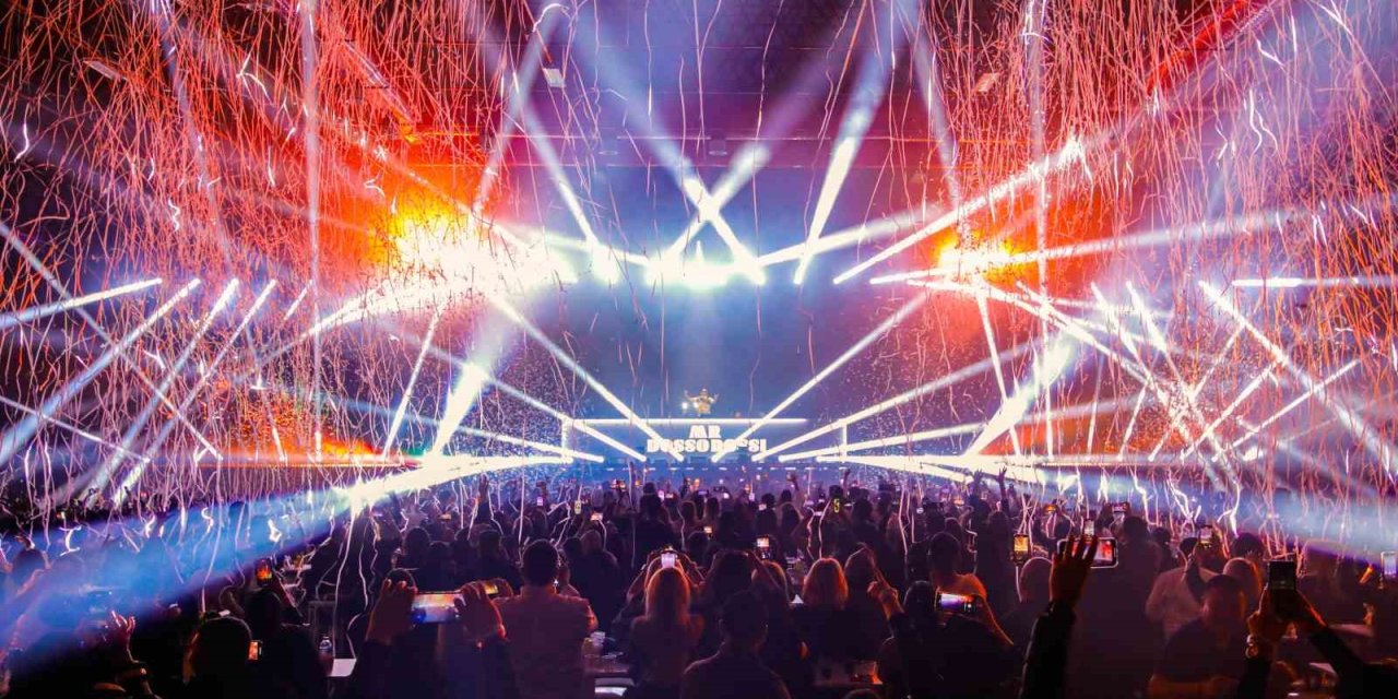 Türkiye’nin En Büyük İç Mekan Sahnesinde Beş Bin Kişilik "fashion Party" Düzenlendi