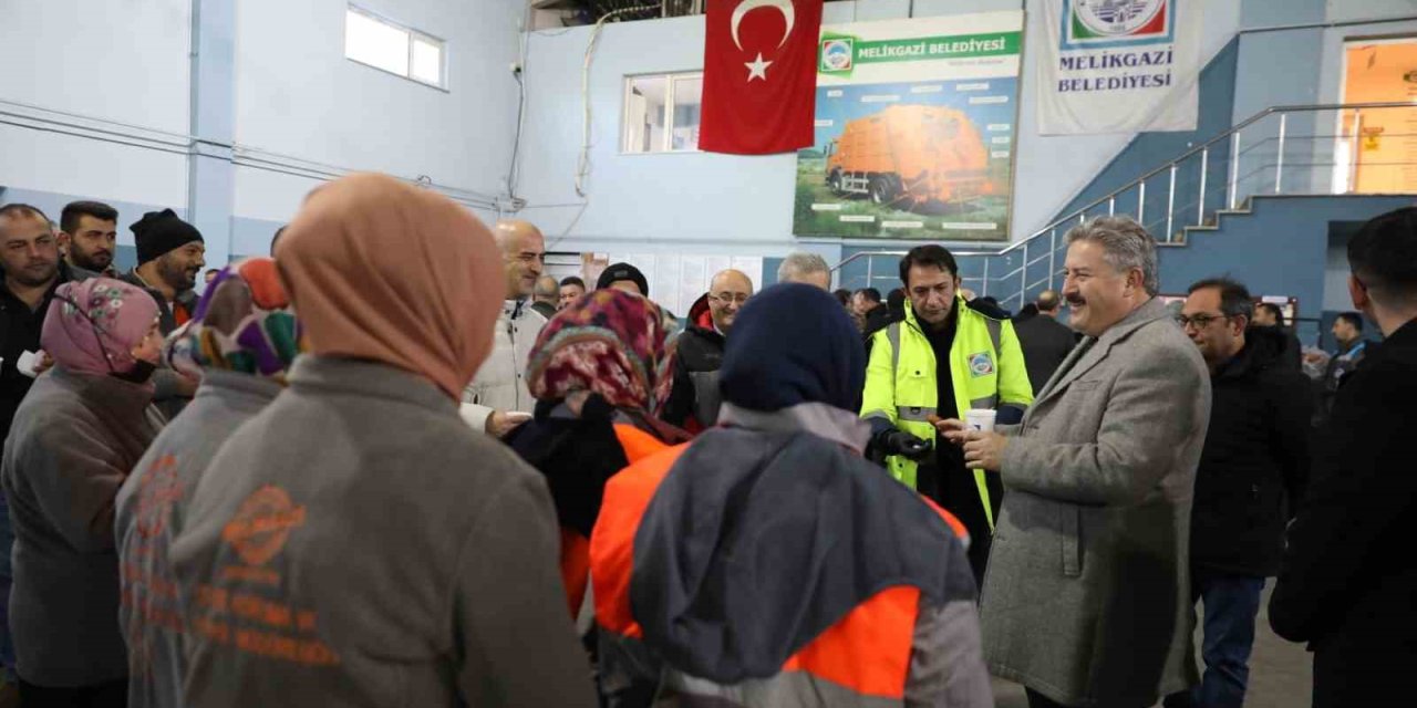 Başkan Palancıoğlu Mesaiye, Saha Çalışanlarını Ziyaret Ederek Başladı