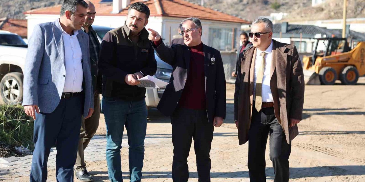 Hacılar’da Yol Çalışmaları Tüm Hızıyla Sürüyor